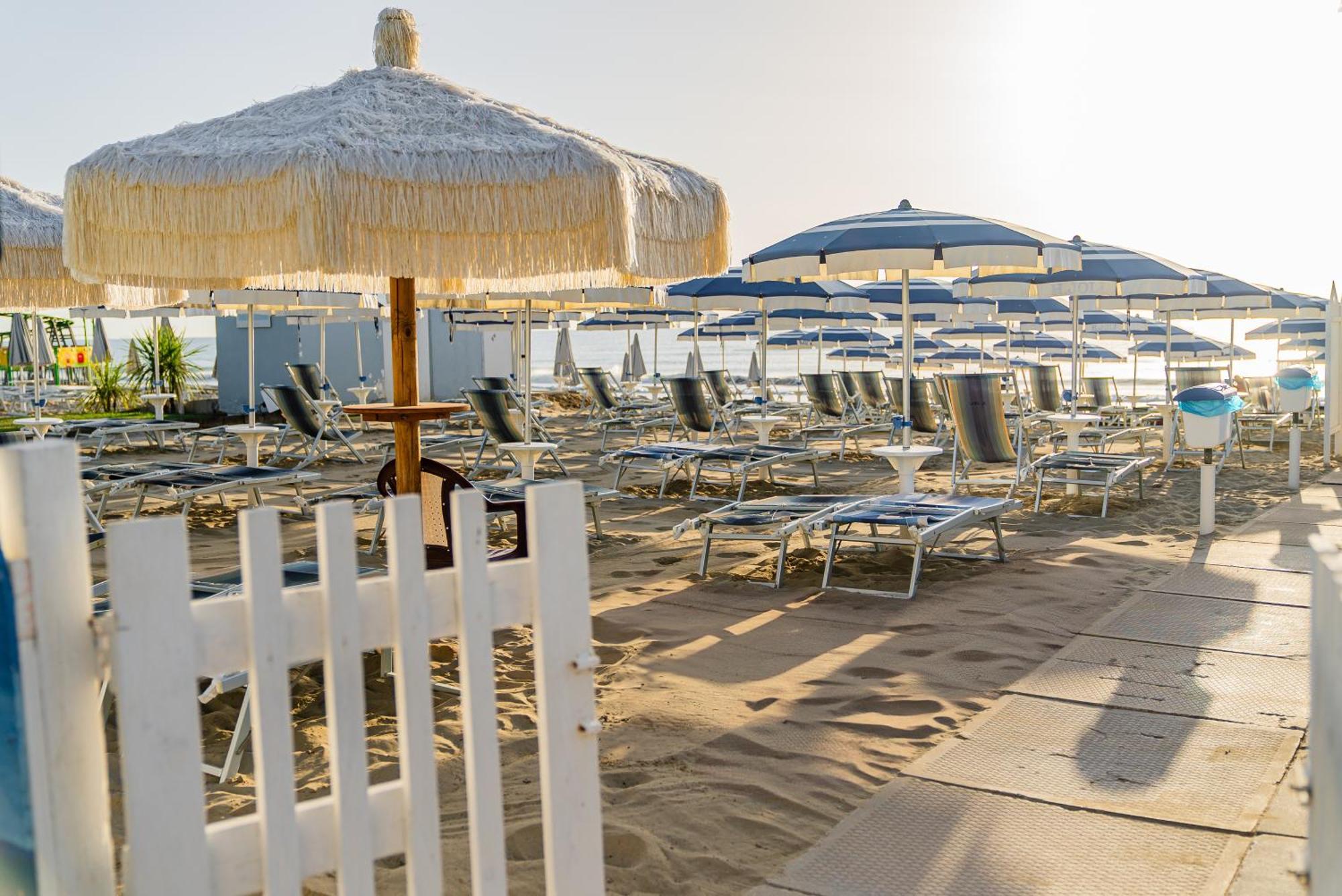Hotel Joli Alba Adriatica Eksteriør billede